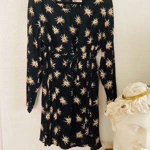 90s does Art Deco print dress! 🥂